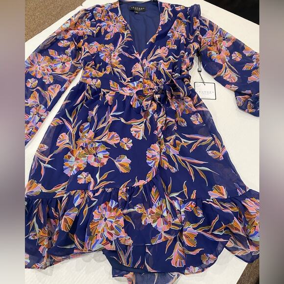 LAUNDRY BY SHELLI SEGAL
CHIFFON FLORAL PRINT WRAP DRESS size 8 (b15) - Picture 5 of 10